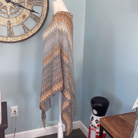 Ace Fashion Plus One Size zigzag Poncho - Picture 3 of 8